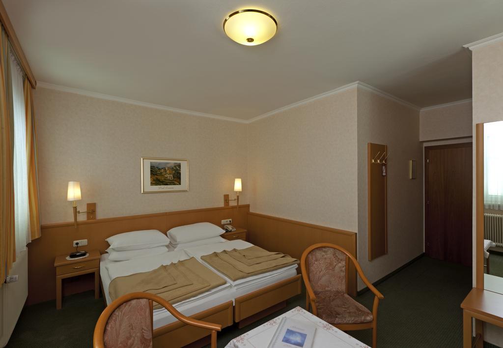 Hotel Hallerhof Bad Hall Exteriör bild